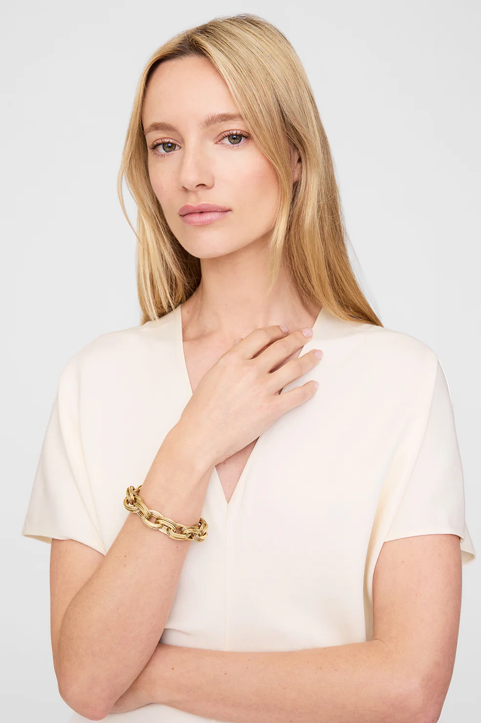 1948-double-link-chain-bracelet-gold-3.webp Double Link Chain Bracelet - Gold