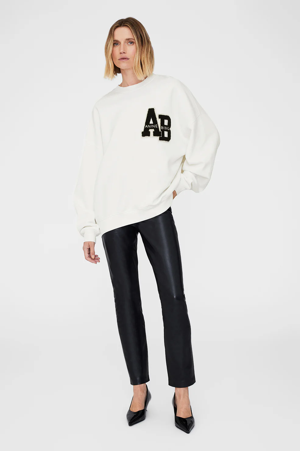 2389-miles-oversized-sweatshirt-letterman-off-white-1.webp Miles Oversized Sweatshirt Letterman - Off White