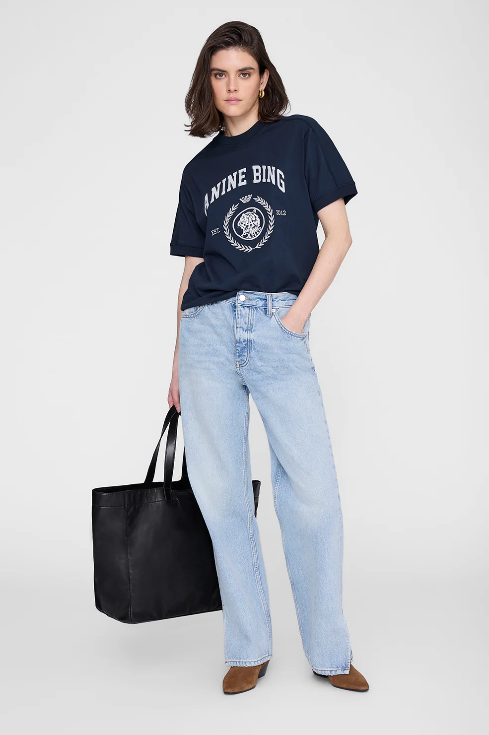 2415-jaylin-tee-collegiate-navy-1.webp Jaylin Tee Collegiate - Navy