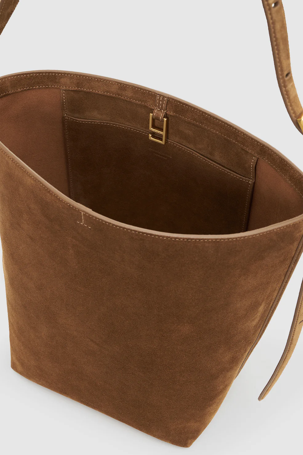 714-elly-bucket-bag-suede-tobacco-4.webp Elly Bucket Bag Suede - Tobacco