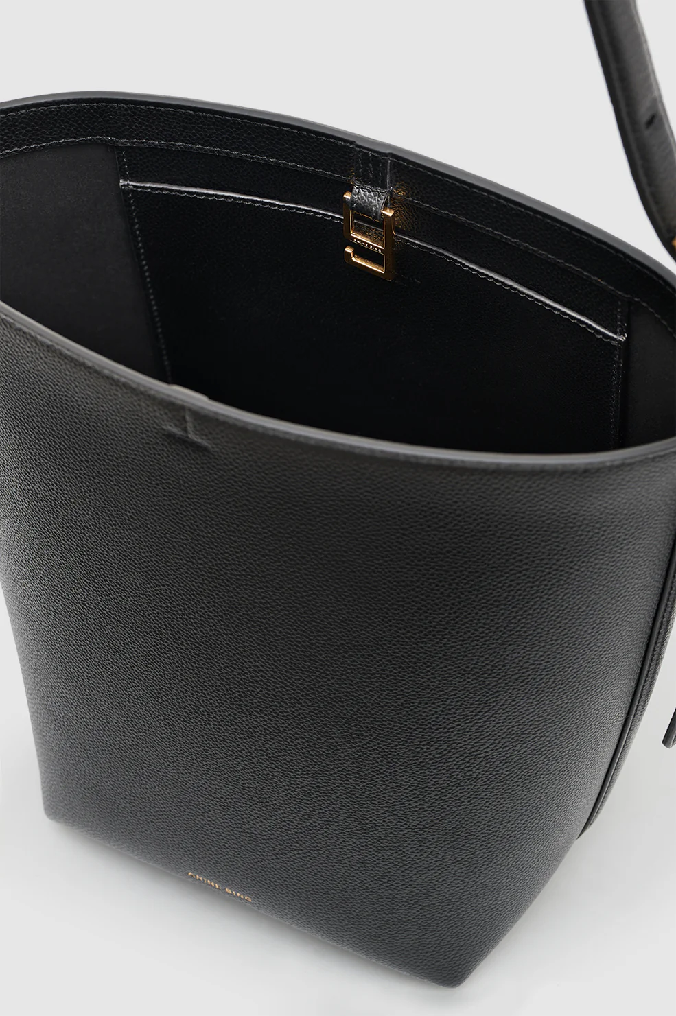 Elly Medium Bucket Bag Grained Leather - Black